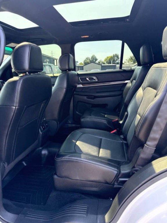 2016 Ford Explorer Image 8