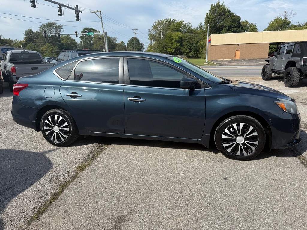 2017 Nissan Sentra Image 1