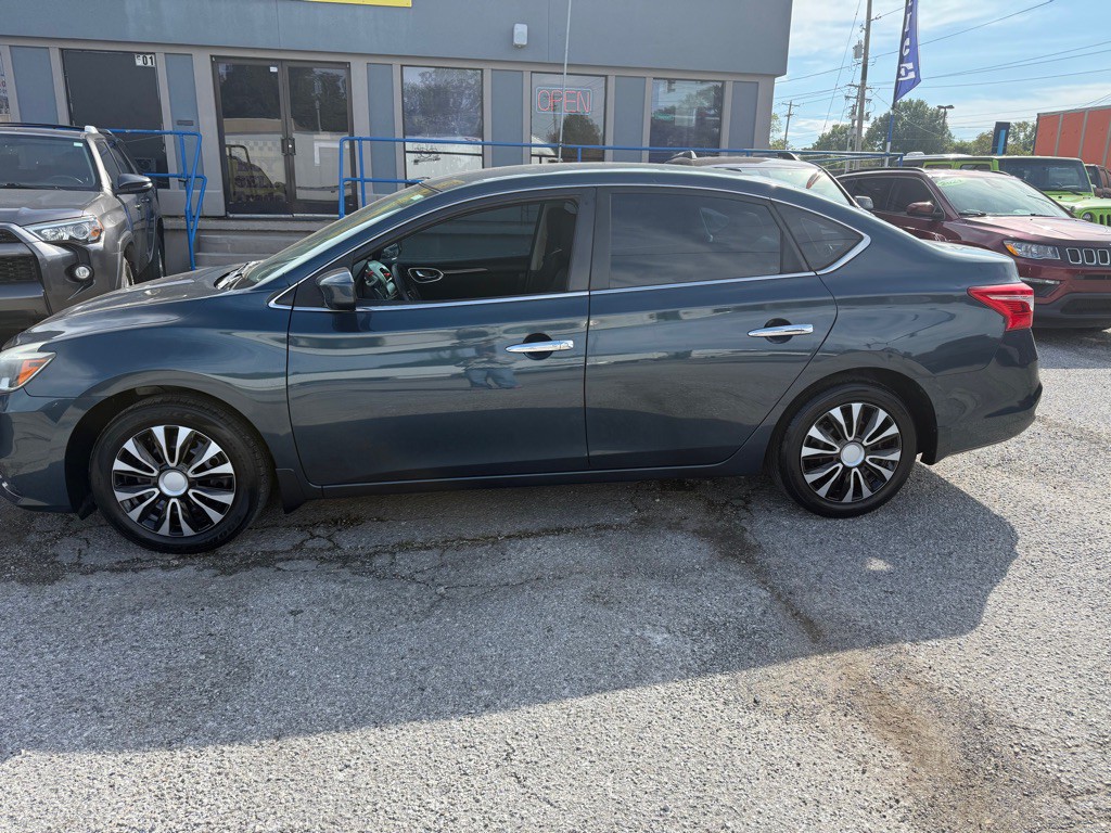2017 Nissan Sentra Image 2