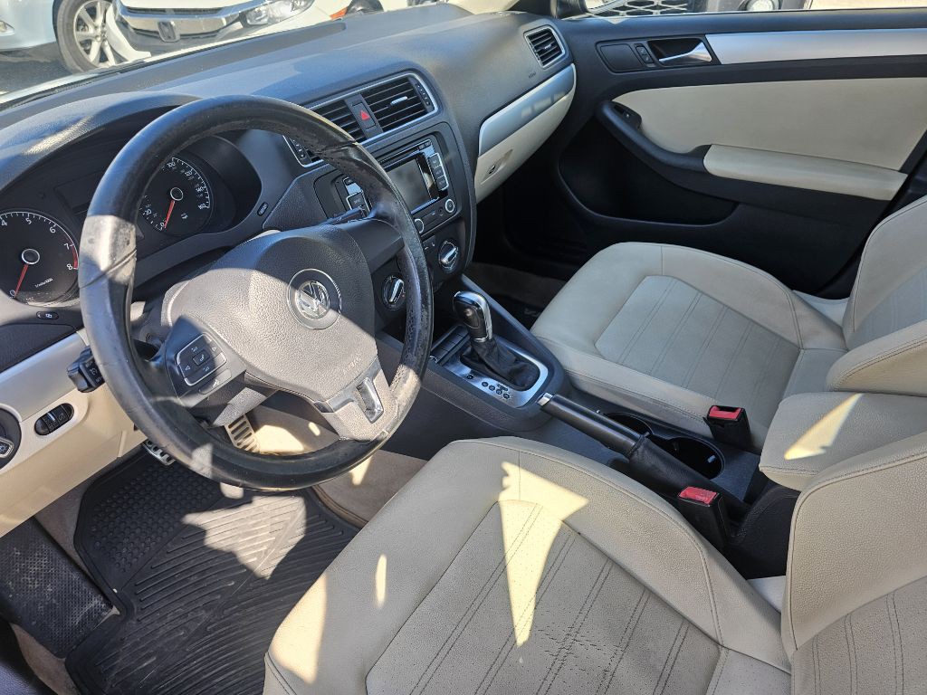 2011 Volkswagen Jetta Image 11