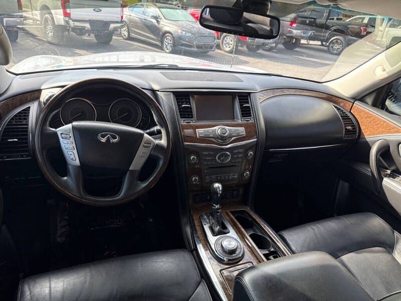 2017 INFINITI QX80 Image 7