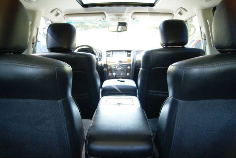 2017 INFINITI QX80 Image 9