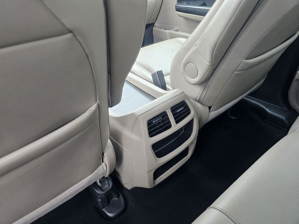 2017 Honda Ridgeline Image 16