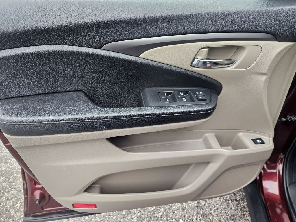 2017 Honda Ridgeline Image 18