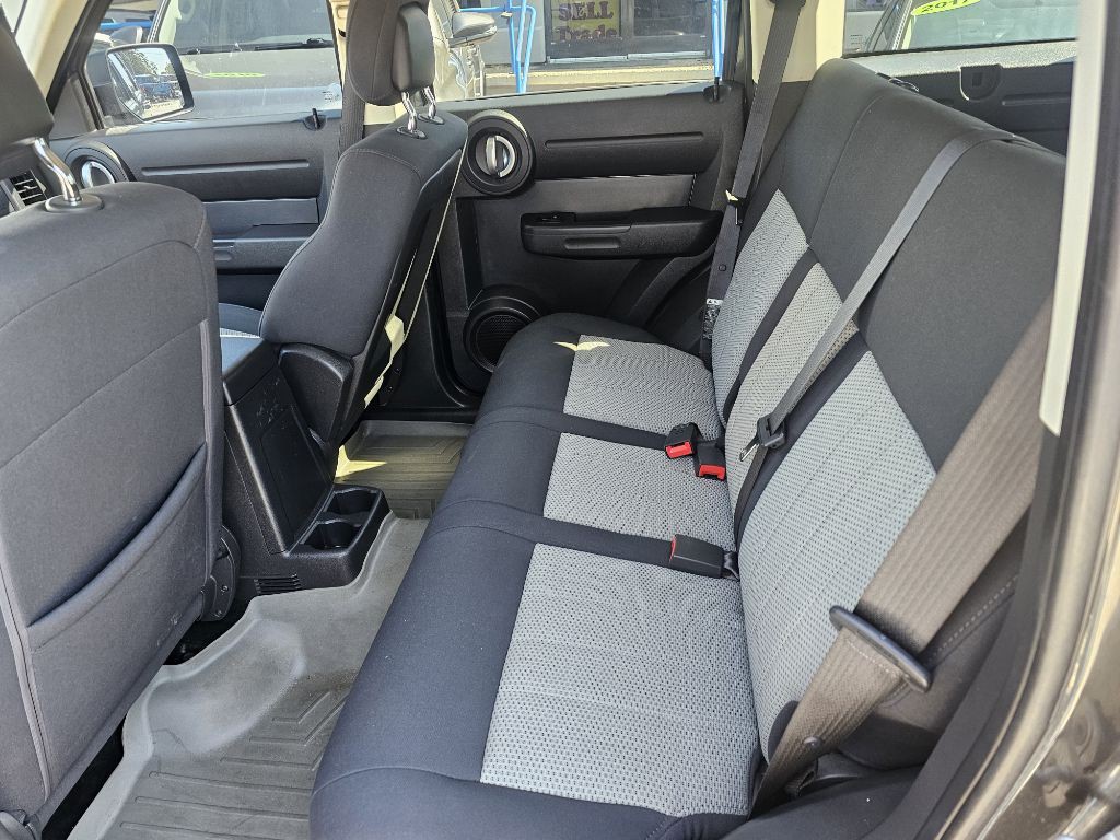 2010 Dodge Nitro Image 11