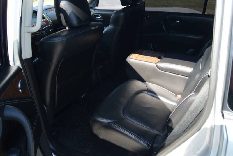 2017 INFINITI QX80 Image 11
