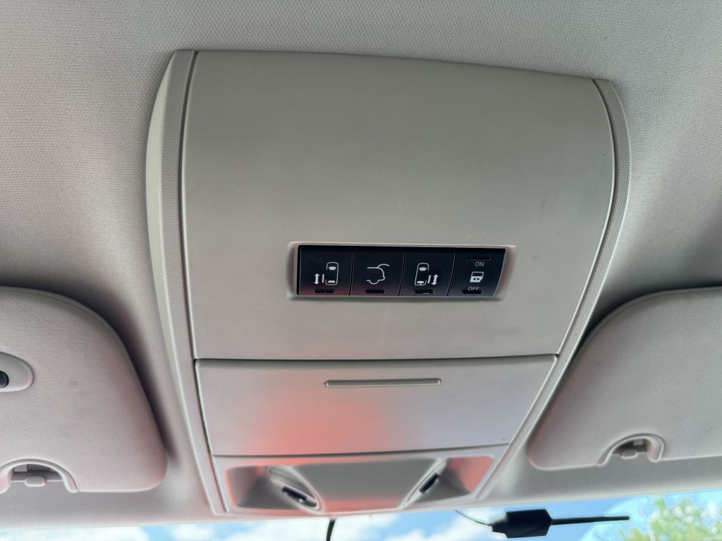 2014 Chrysler Town & Country Image 18