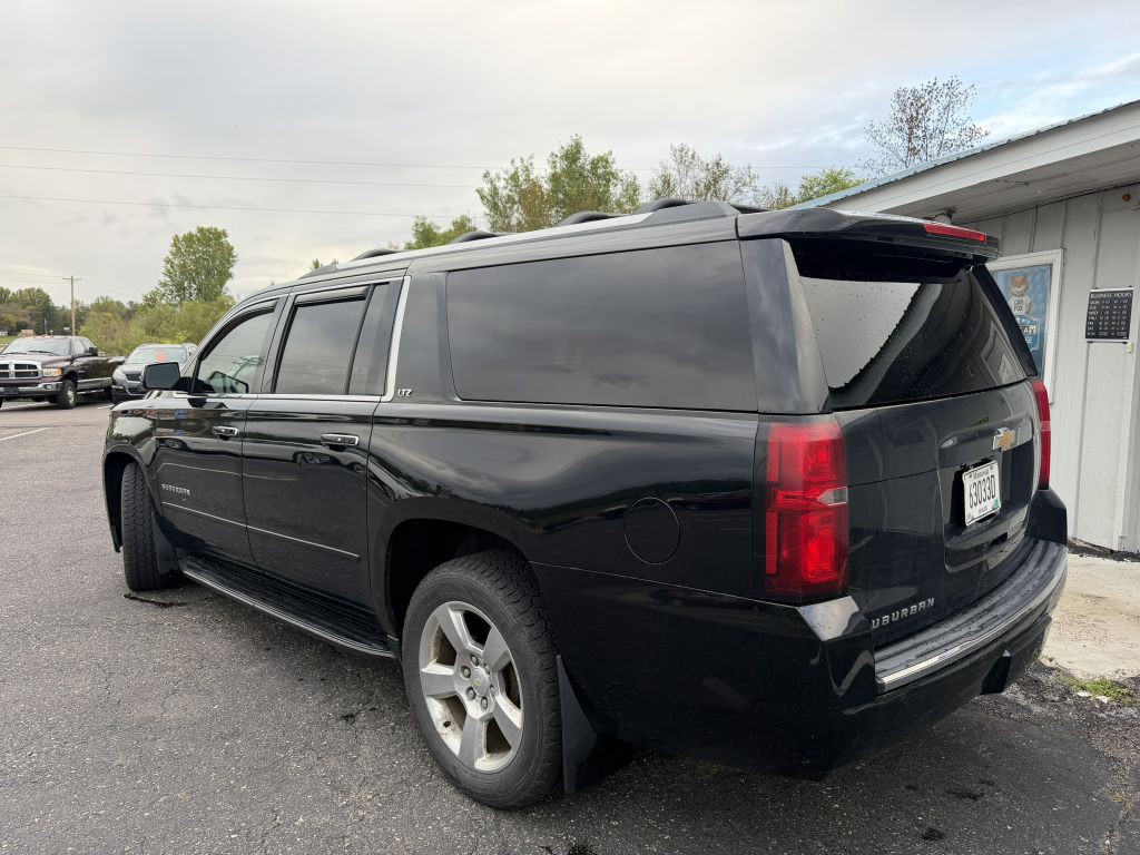 2015 Chevrolet Suburban Image 2