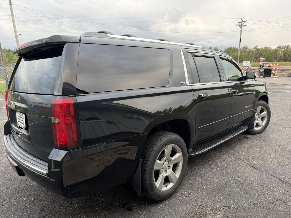 2015 Chevrolet Suburban Image 4