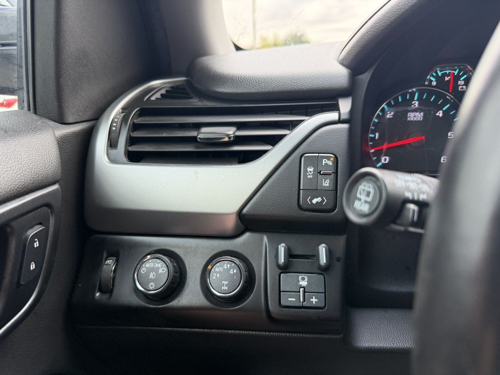 2015 Chevrolet Suburban Image 18