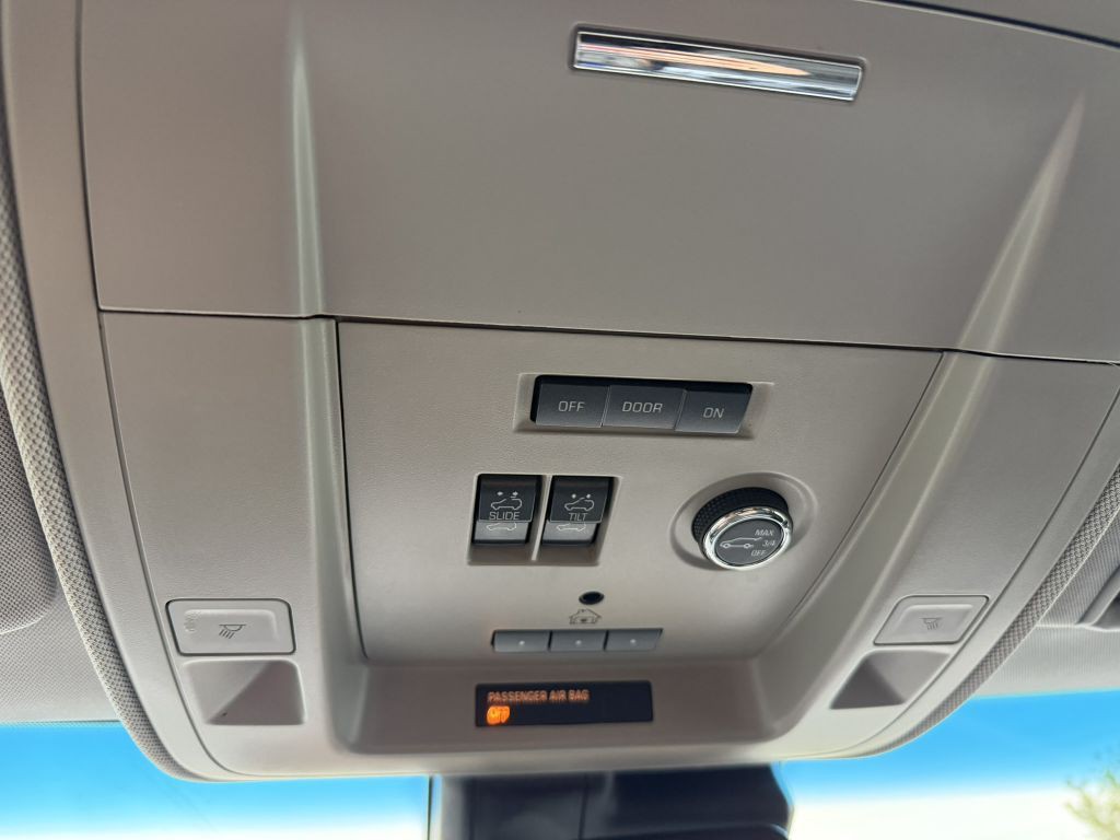 2015 Chevrolet Suburban Image 19