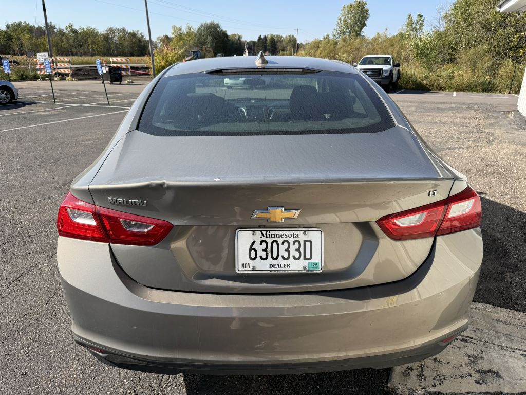 2018 Chevrolet Malibu Image 3