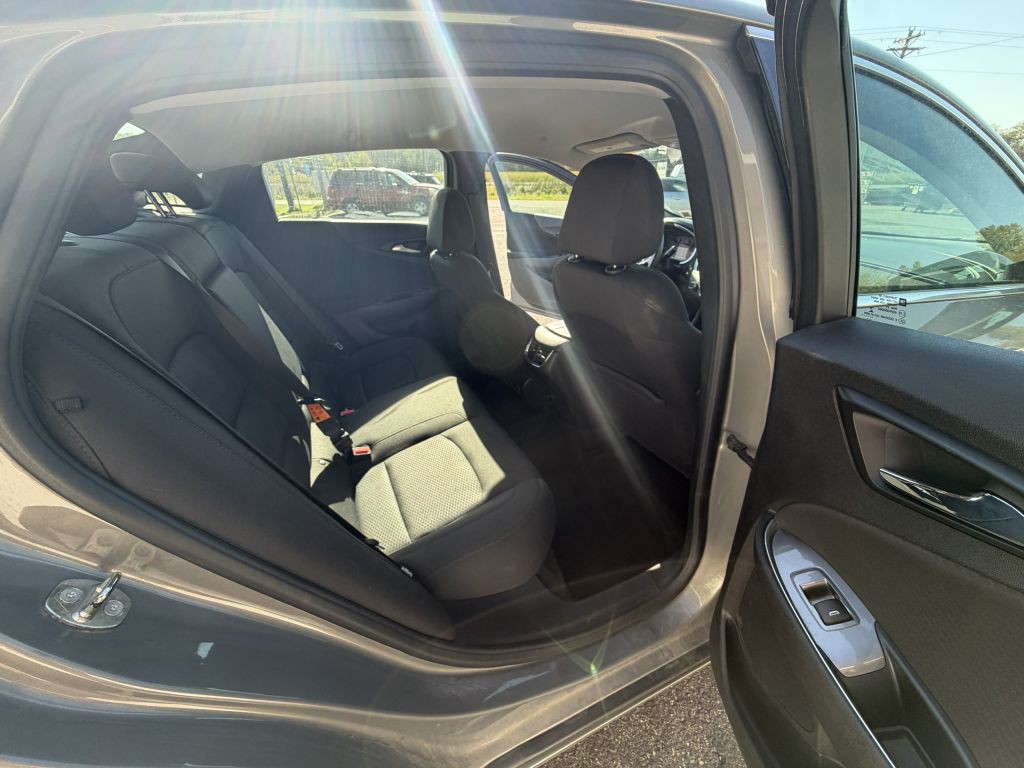 2018 Chevrolet Malibu Image 11