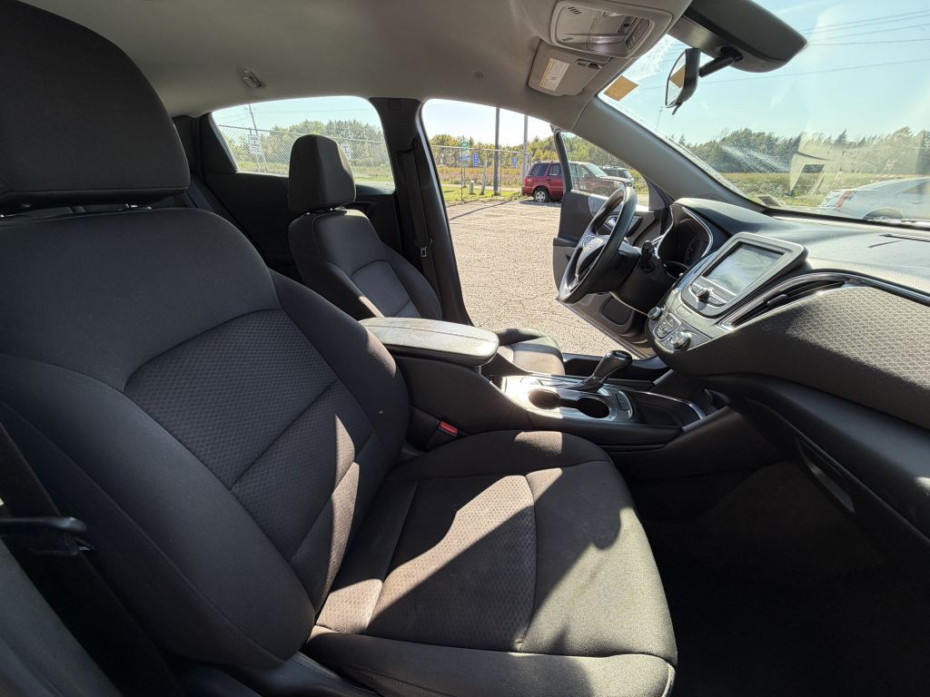 2018 Chevrolet Malibu Image 13