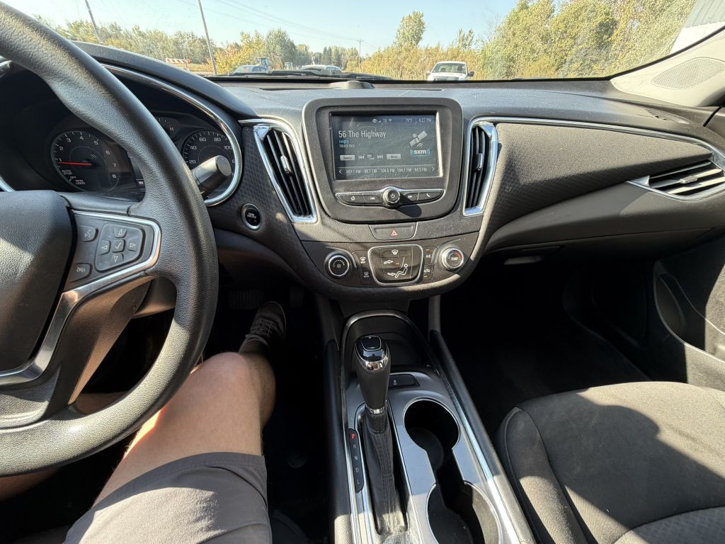 2018 Chevrolet Malibu Image 14