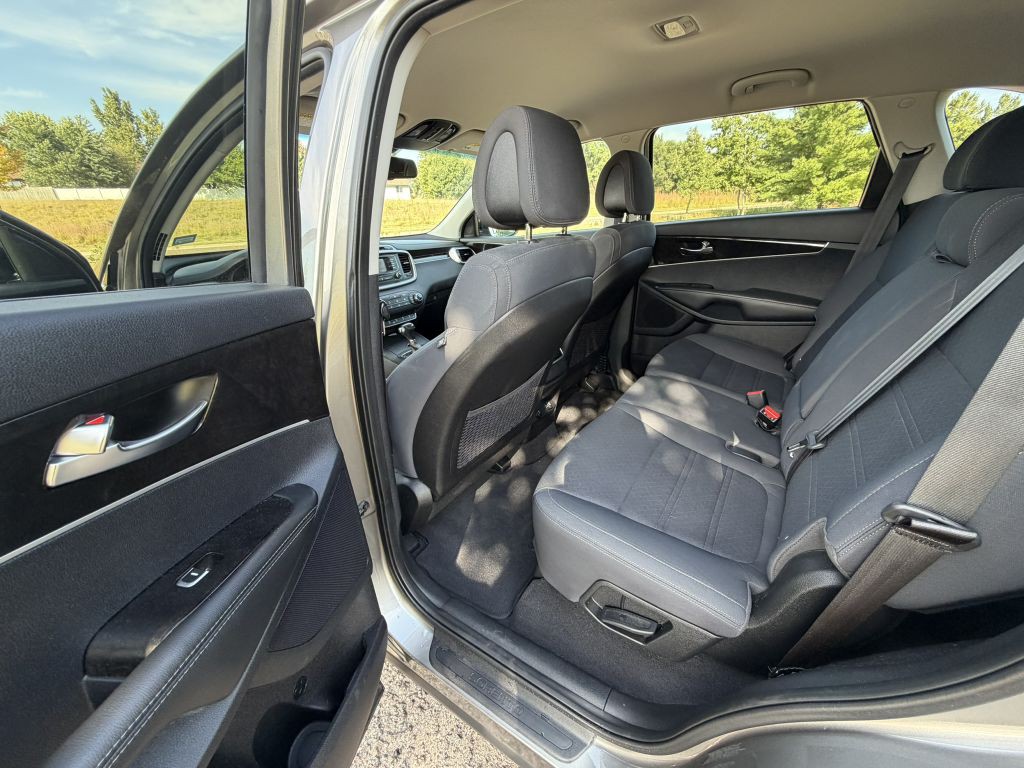 2016 Kia Sorento Image 9