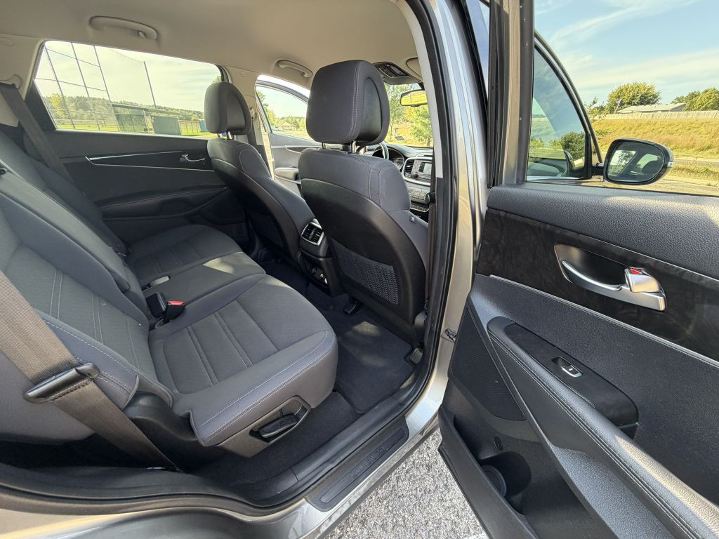 2016 Kia Sorento Image 12