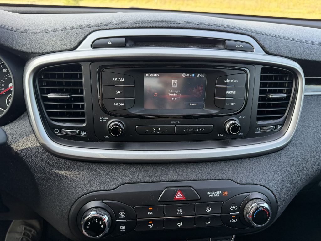2016 Kia Sorento Image 17
