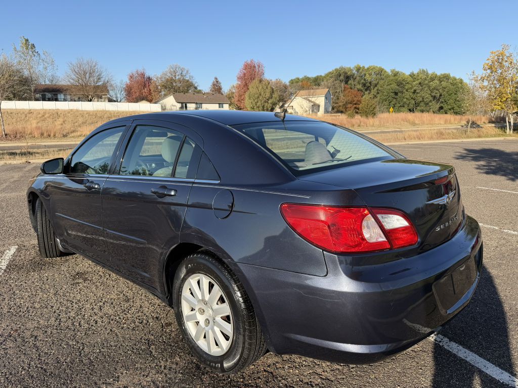 2008 Chrysler Sebring Image 2