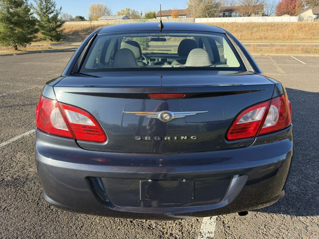 2008 Chrysler Sebring Image 3