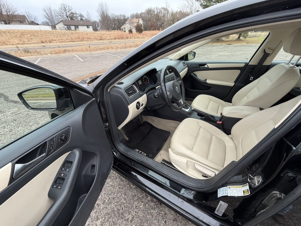 2011 Volkswagen Jetta Image 9