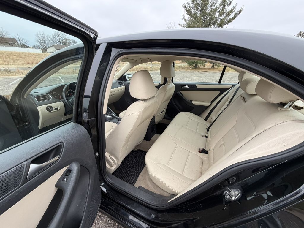 2011 Volkswagen Jetta Image 11
