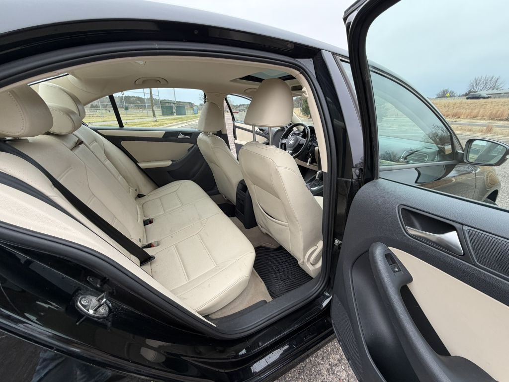 2011 Volkswagen Jetta Image 13