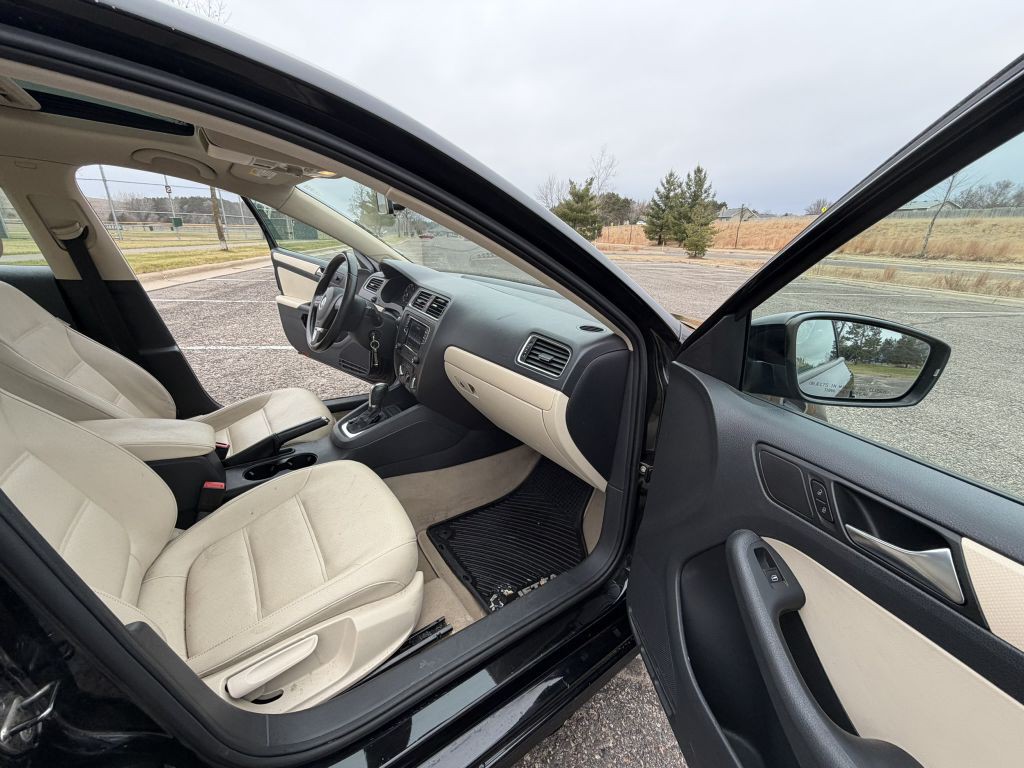 2011 Volkswagen Jetta Image 14