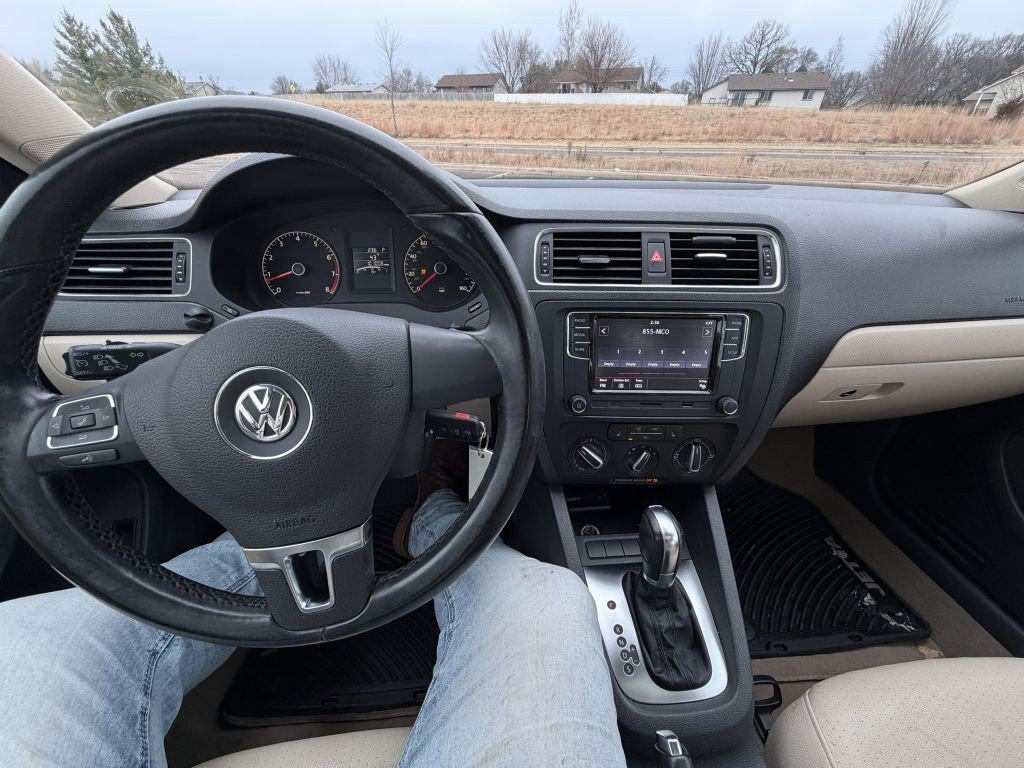 2011 Volkswagen Jetta Image 15