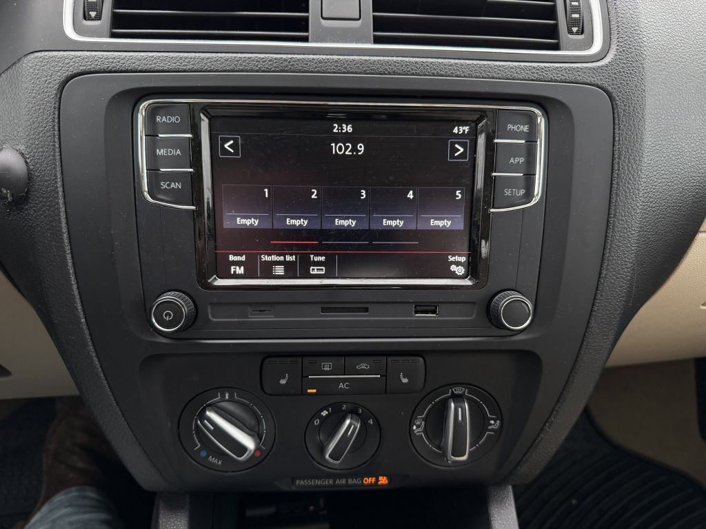 2011 Volkswagen Jetta Image 16