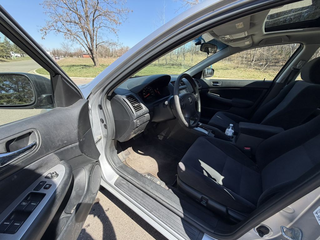 2004 Honda Accord Image 9