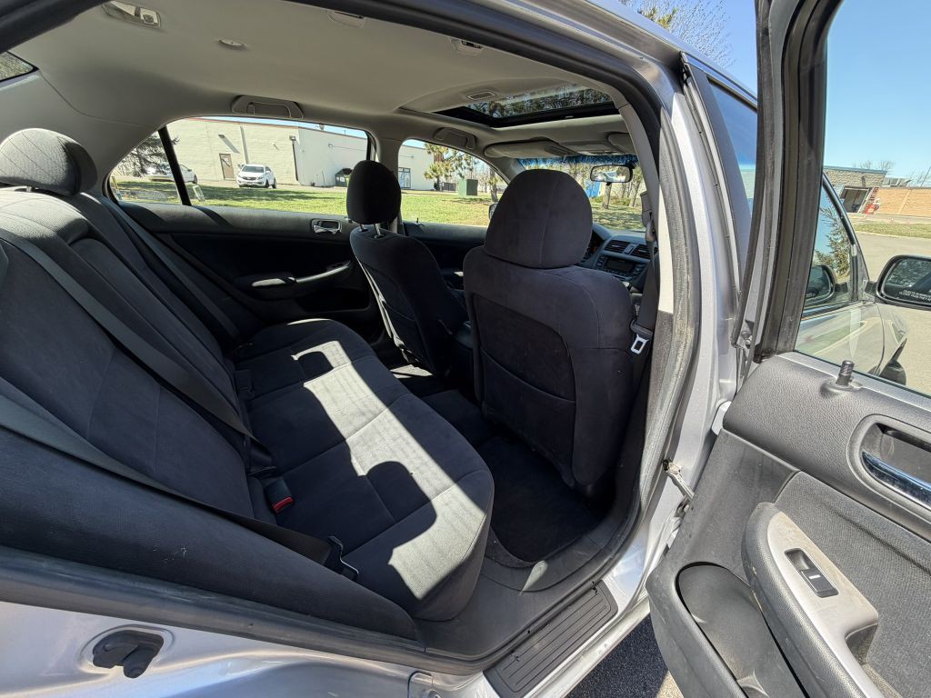 2004 Honda Accord Image 13