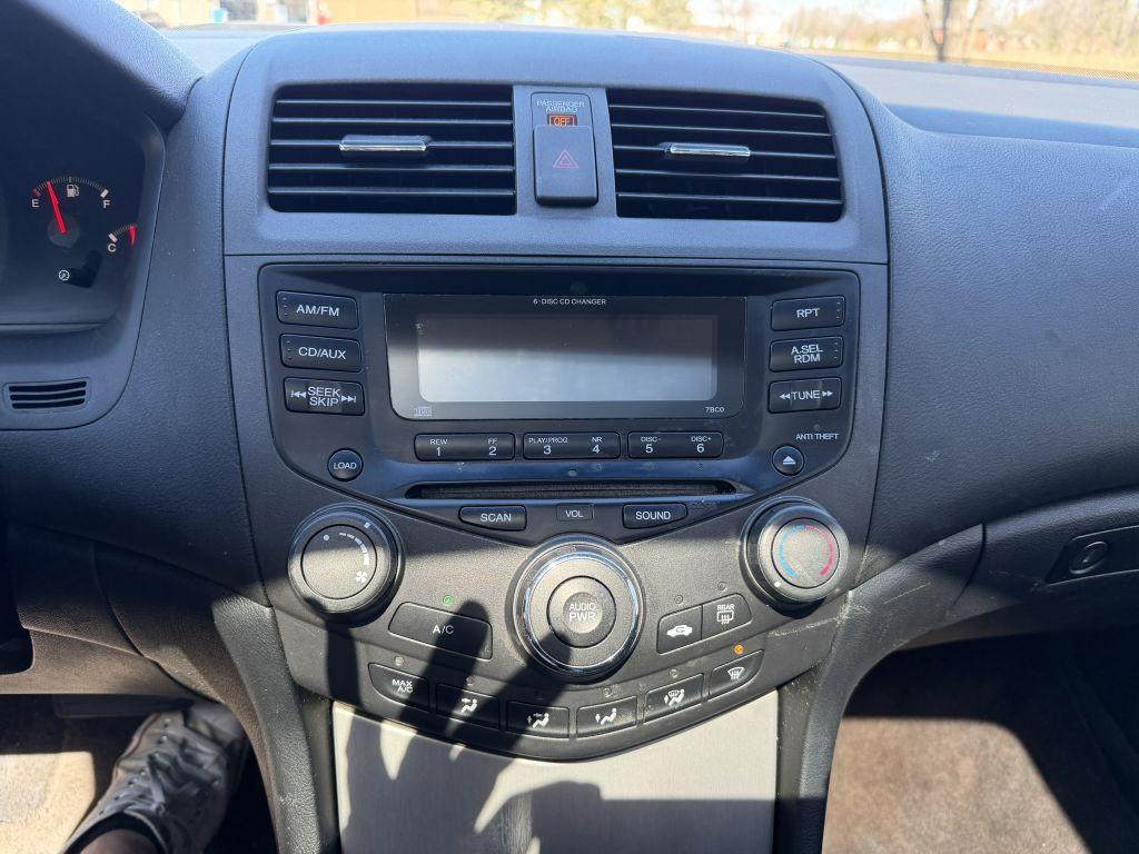 2004 Honda Accord Image 16