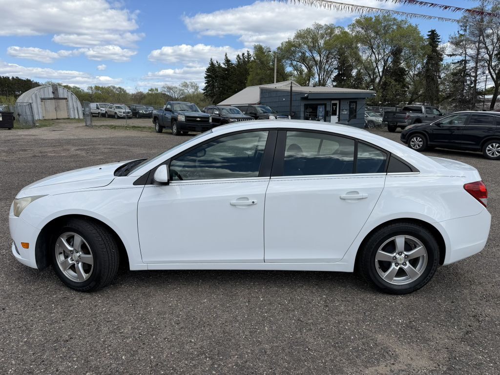 2011 Chevrolet Cruze Image 2