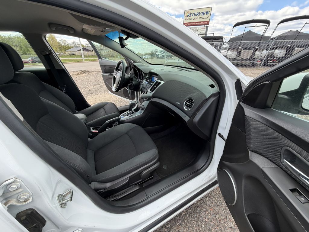 2011 Chevrolet Cruze Image 14
