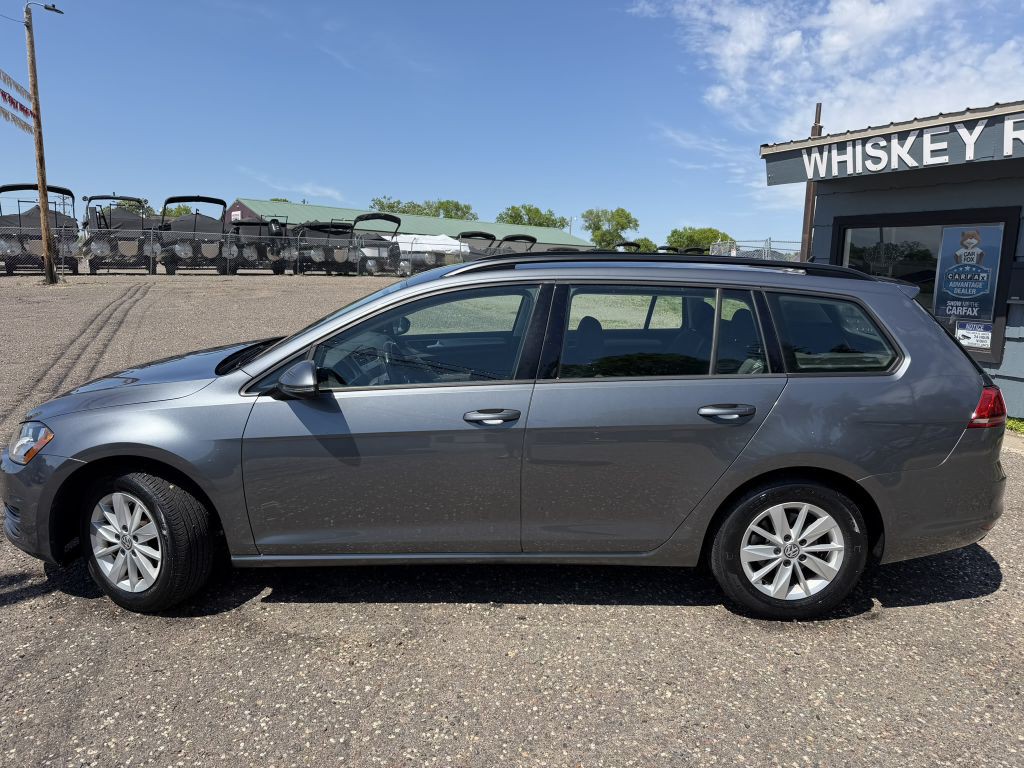 2017 Volkswagen Golf Image 2