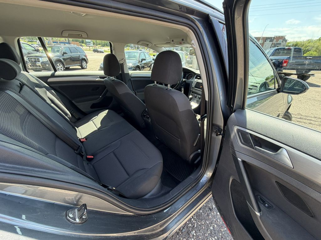 2017 Volkswagen Golf Image 12
