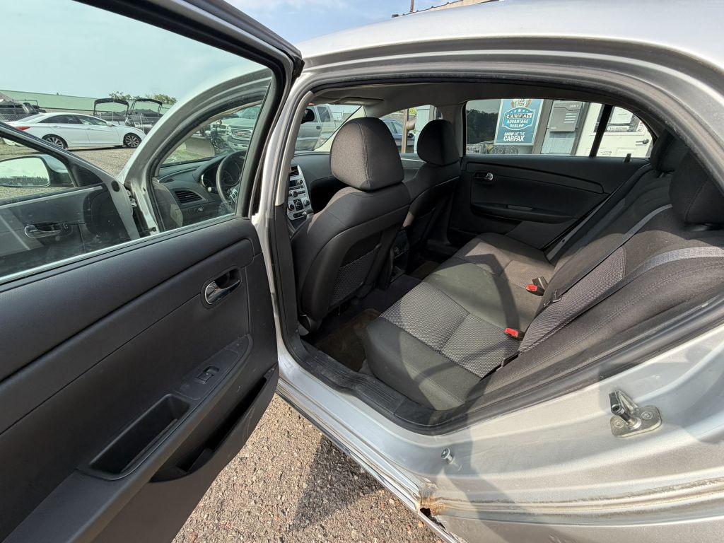 2010 Chevrolet Malibu Image 10