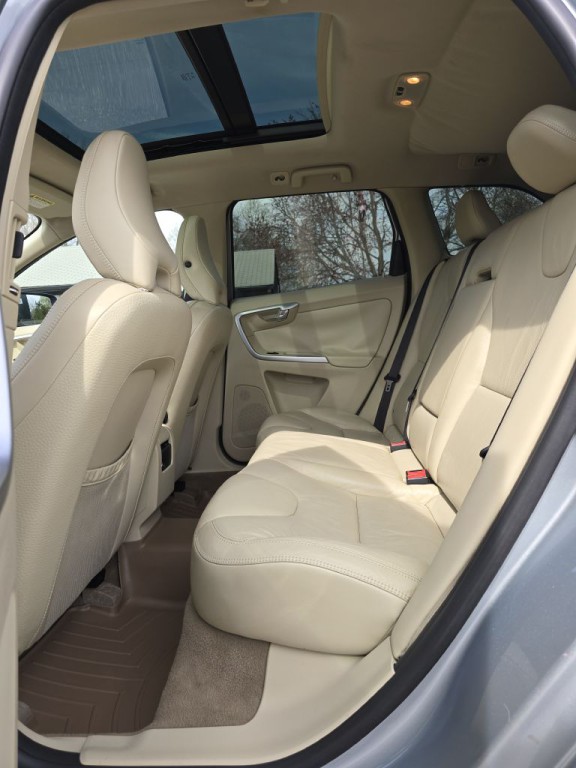 2010 Volvo XC60 Image 10