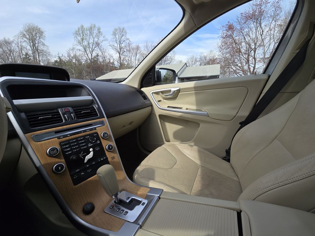 2010 Volvo XC60 Image 13