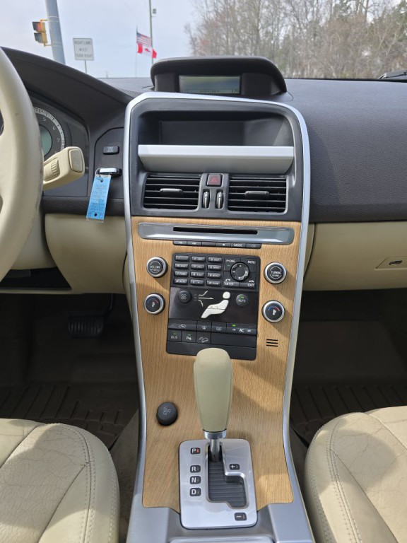 2010 Volvo XC60 Image 14