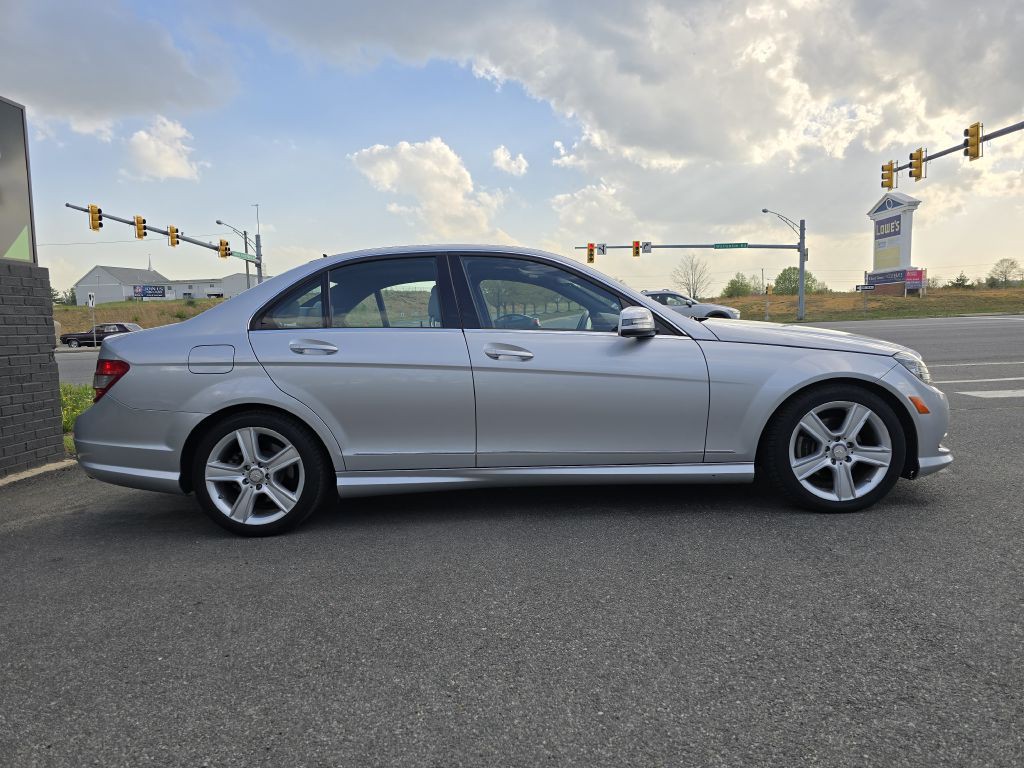 2011 Mercedes-Benz C-Class Image 4