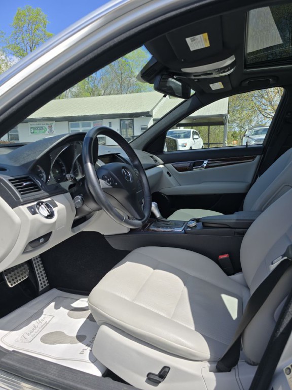 2011 Mercedes-Benz C-Class Image 9