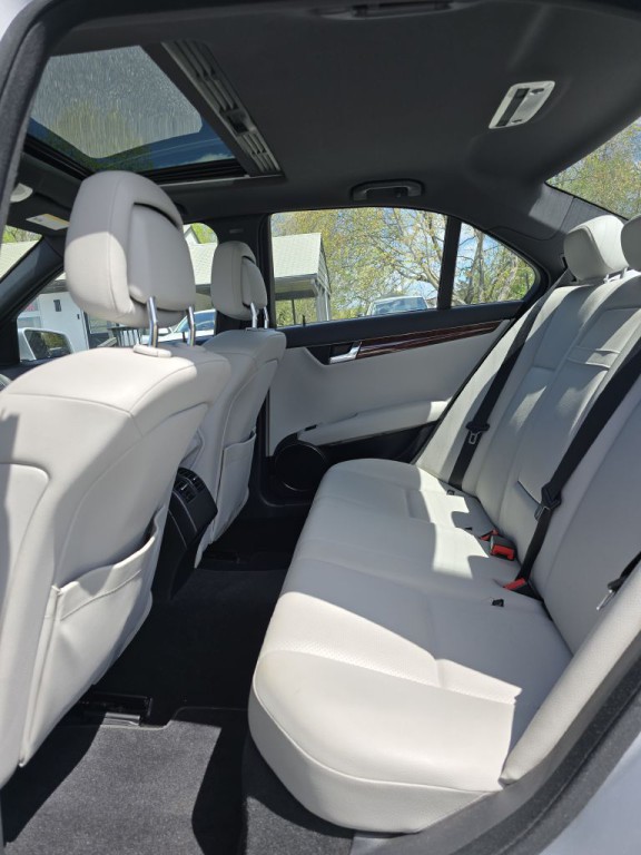 2011 Mercedes-Benz C-Class Image 10