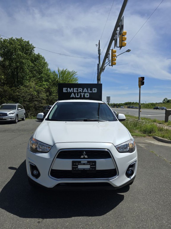 2014 Mitsubishi Outlander Image 2
