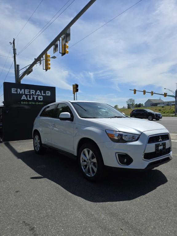 2014 Mitsubishi Outlander Image 3