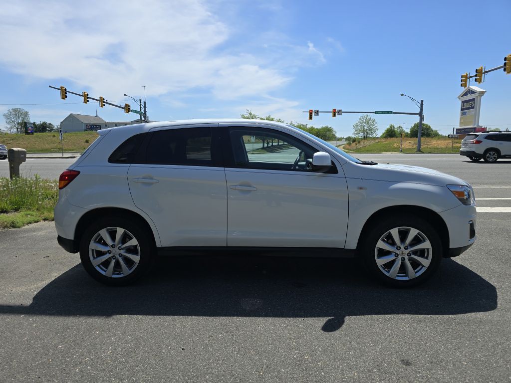 2014 Mitsubishi Outlander Image 4