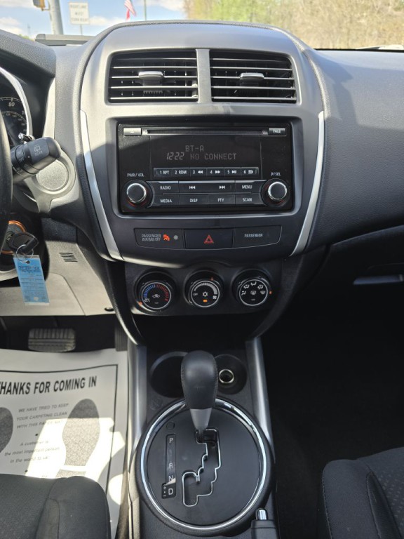 2014 Mitsubishi Outlander Image 13