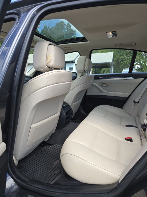 2013 BMW 5 Series Image 10