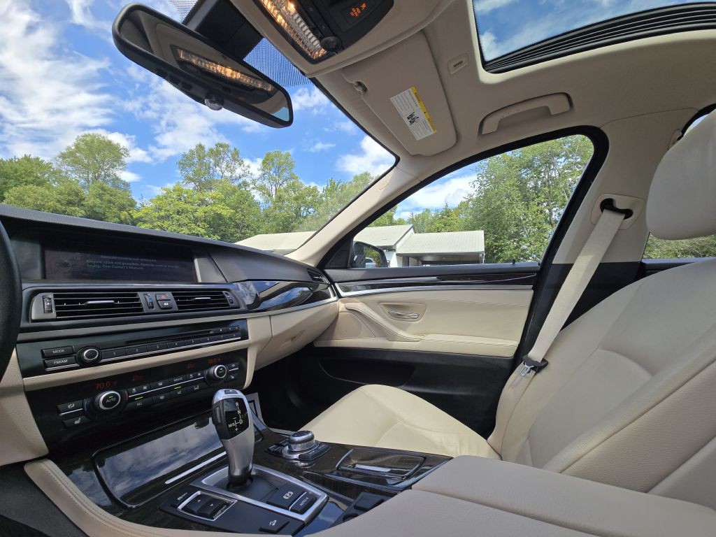 2013 BMW 5 Series Image 14